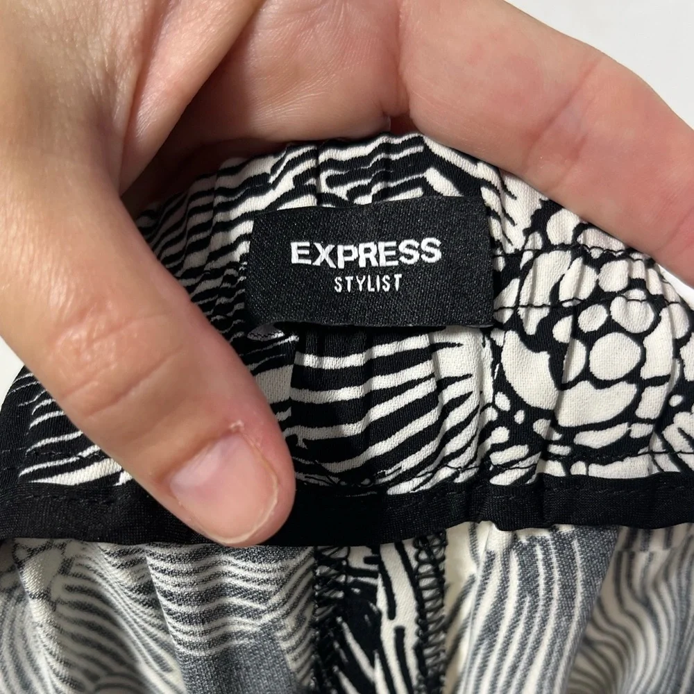 Express Stylist Super High Waisted Pleated Wide Leg Pant Floral Pant size 6 - Picture 6 of 11